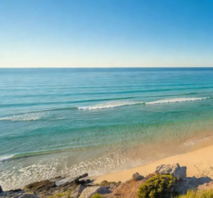 Lélegzetelállító tengerparti úti cél, amely inspirálja az utazástervezést.